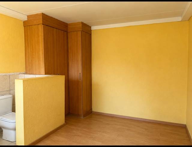 2 BEDROOM APARTMENT FOR SALE IN VANDERBIJLPARK SE 6